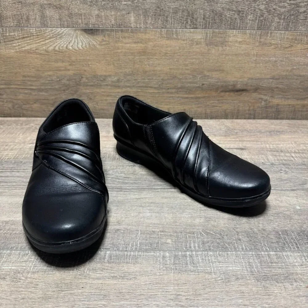 Clarks Black Leather Wedge Heel Loafers Women's Size 10